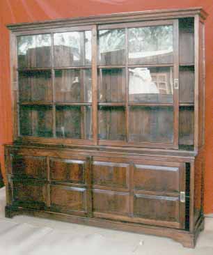 vitrinecabinet.jpg (20516 bytes)